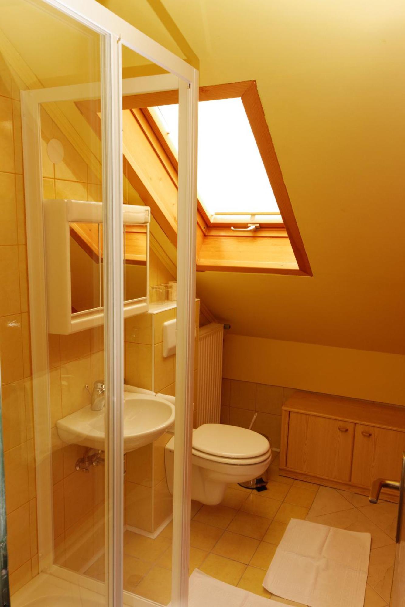 Pod Orehi Guest House Loce pri Poljcanah Exterior foto